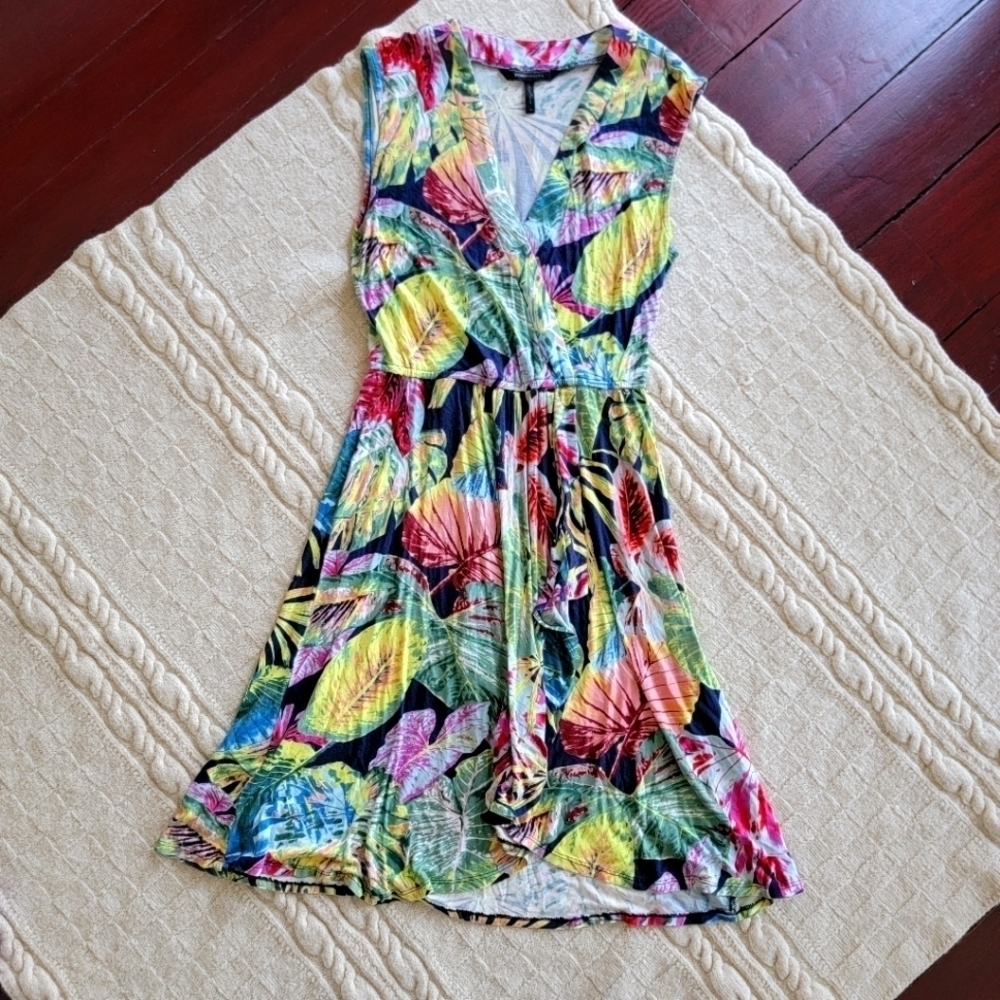 BCBG Maxazria Carmelle Faux Wrap Dress Tropical Print size Medium